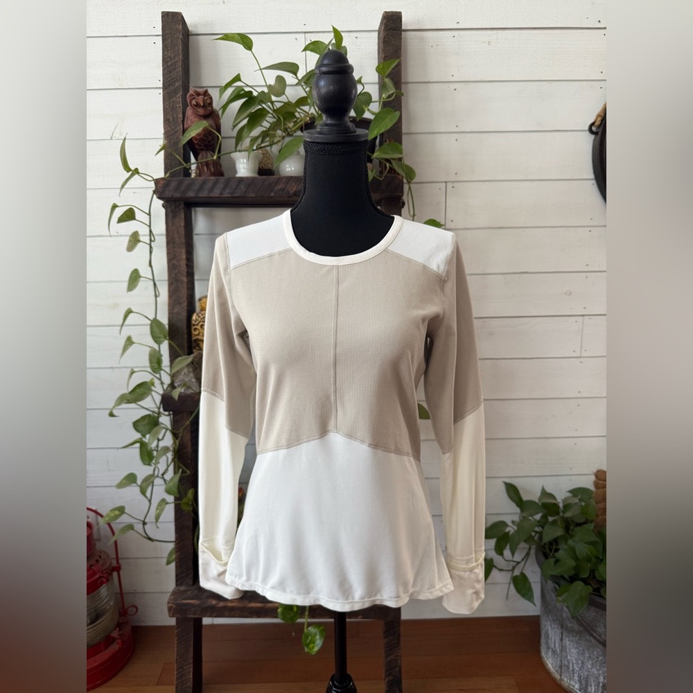 Altra Running Beige and White Long Sleeve Top with Hand Covers - Picture 3 of 17